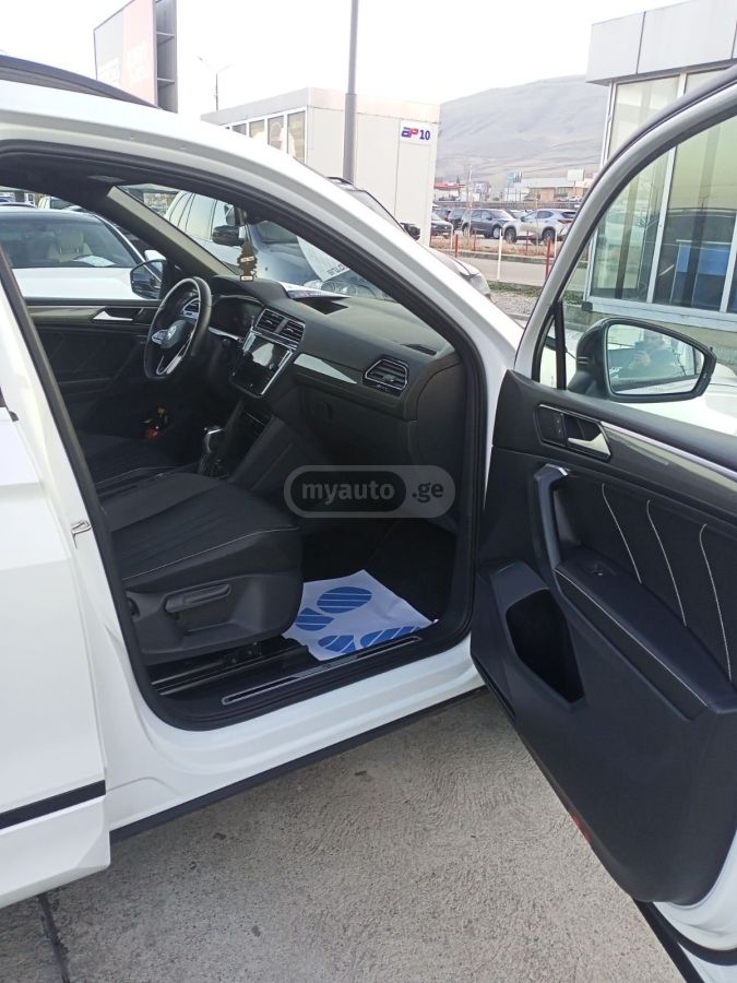 Volkswagen Tiguan - фото 6