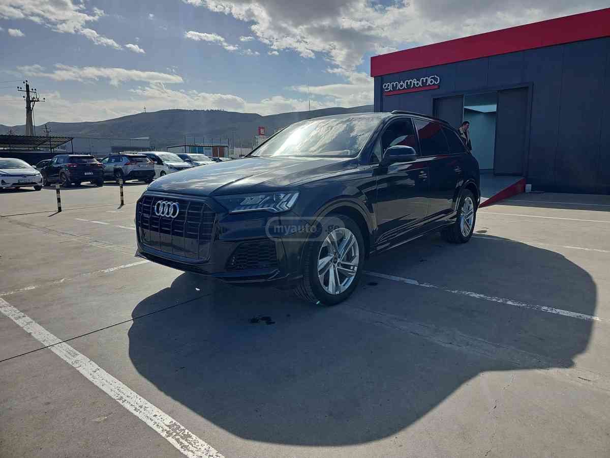 Audi Q7 - фото 1