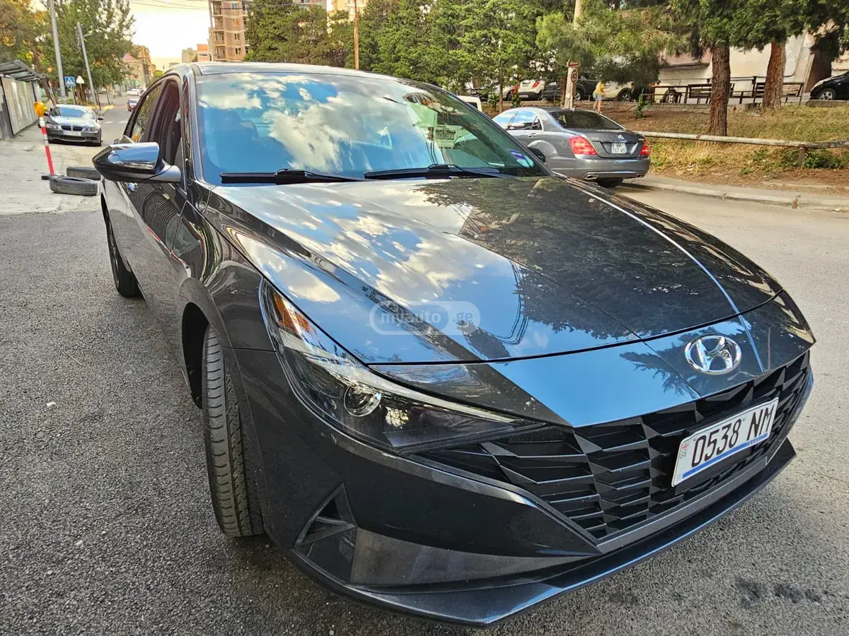 نمای دیگر Hyundai 2023