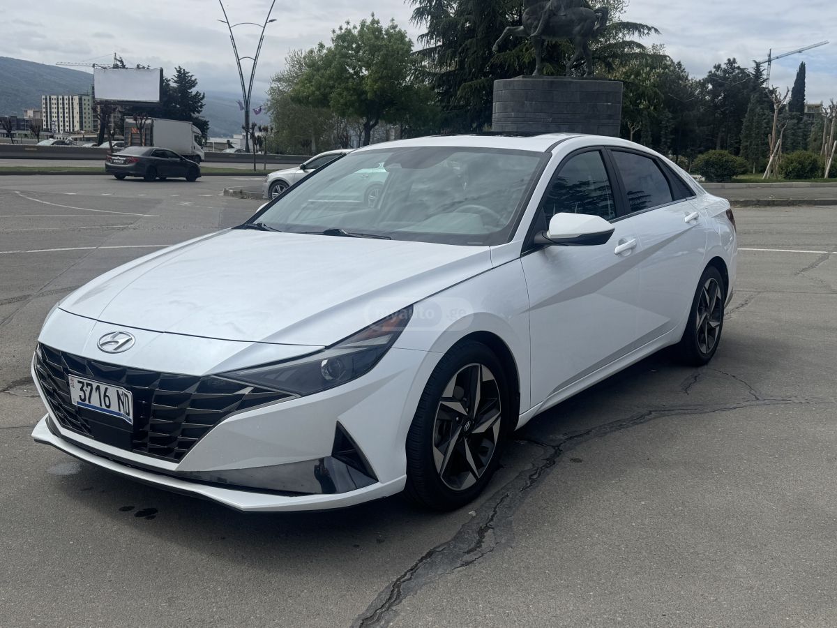 Hyundai Elantra - фото 1
