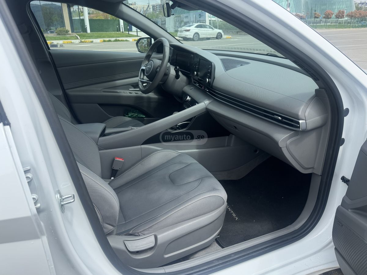 Hyundai Elantra - фото 11