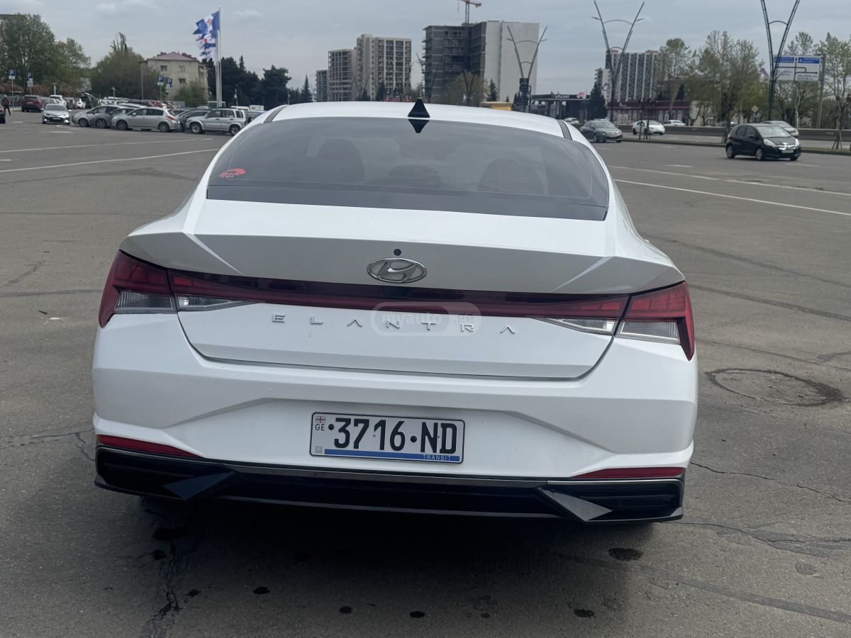 Hyundai Elantra - фото 7