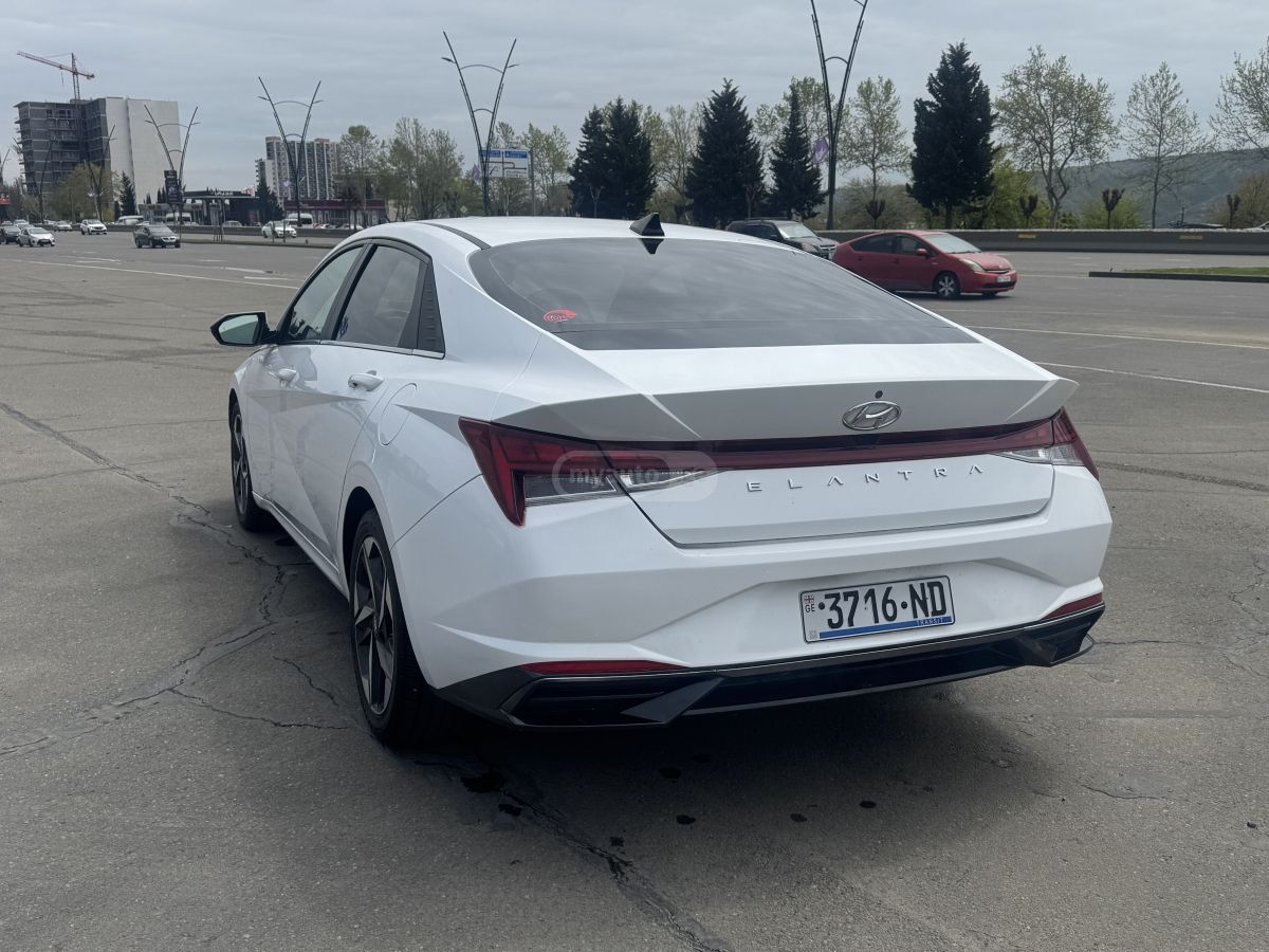 Hyundai Elantra - фото 8