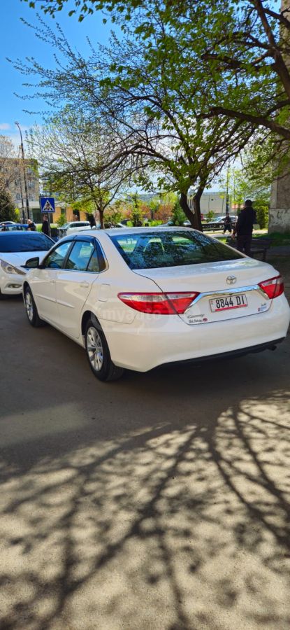 Toyota Camry - фото 1