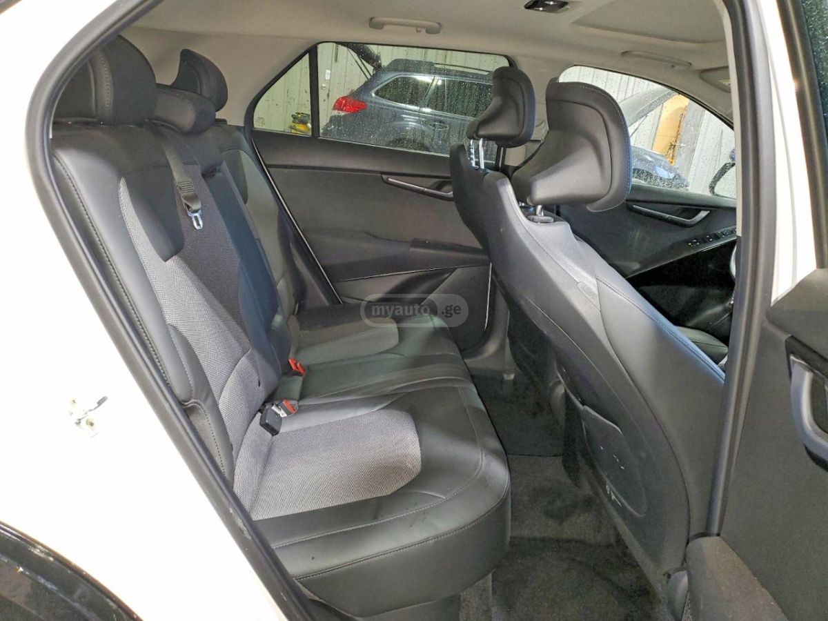 Kia Niro - фото 10