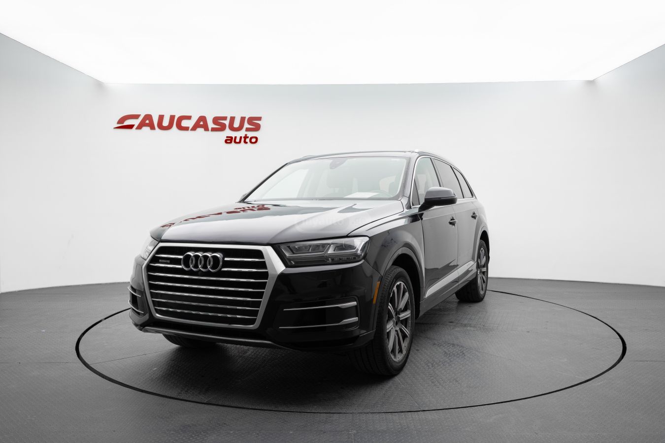 Audi Q7 - фото 1