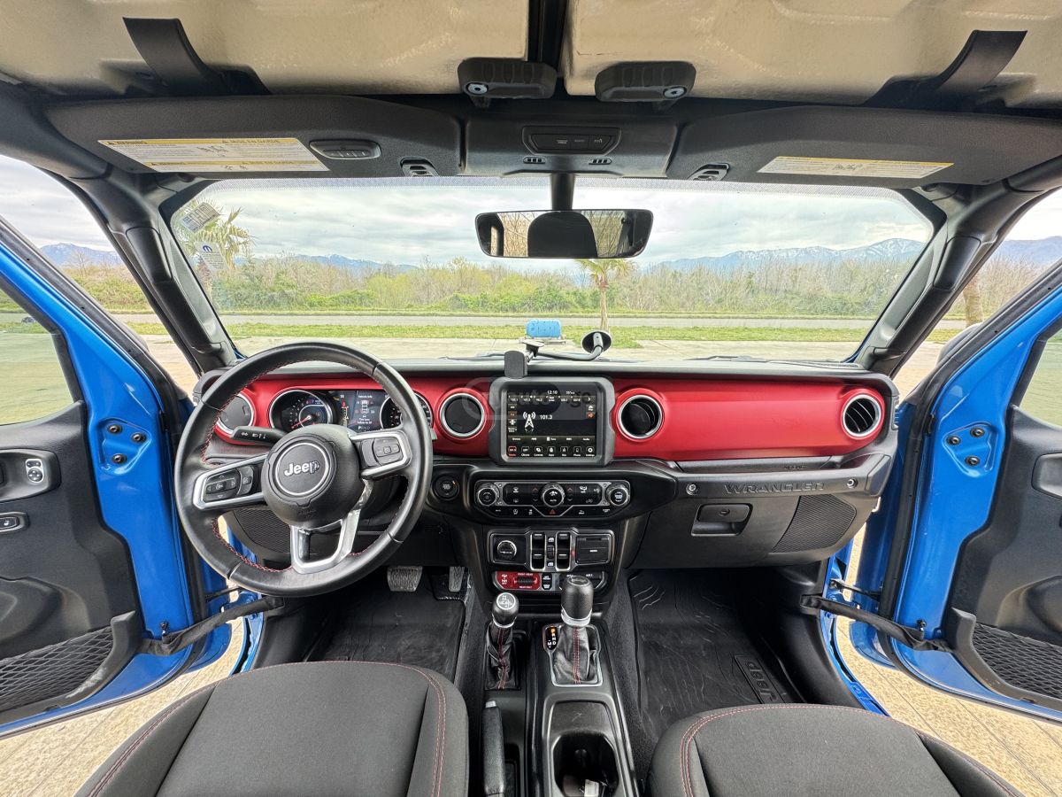 Jeep Wrangler - фото 12