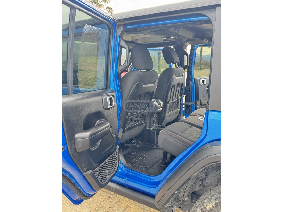 Jeep Wrangler - фото 8