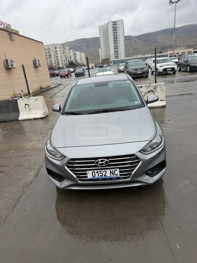 Hyundai Accent - фото 1