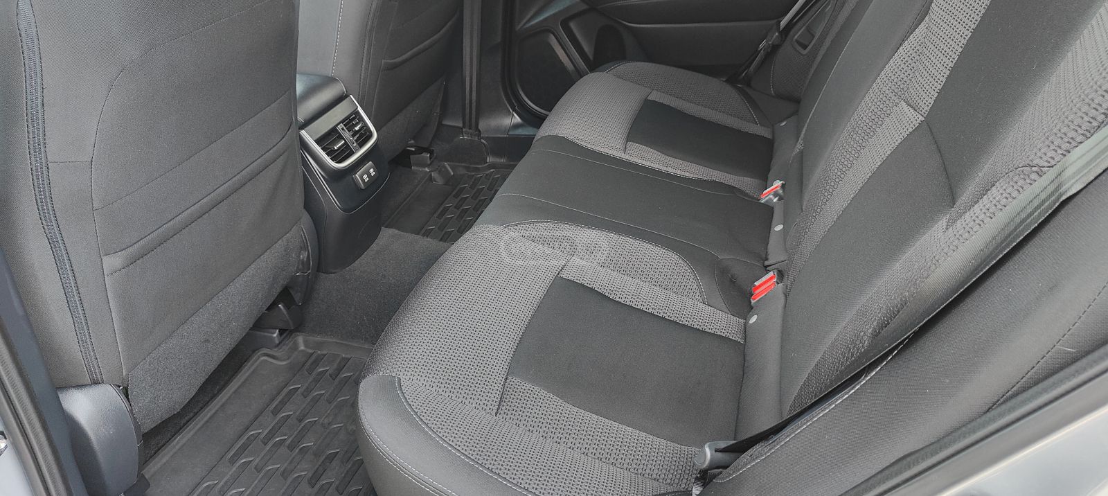 Subaru Premium 4dr All-Wheel Drive CV — миниатюра 11