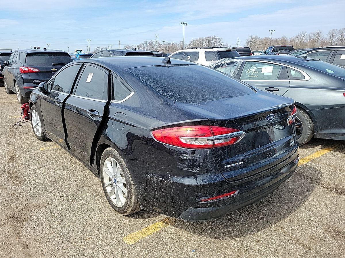 Ford Fusion - фото 2