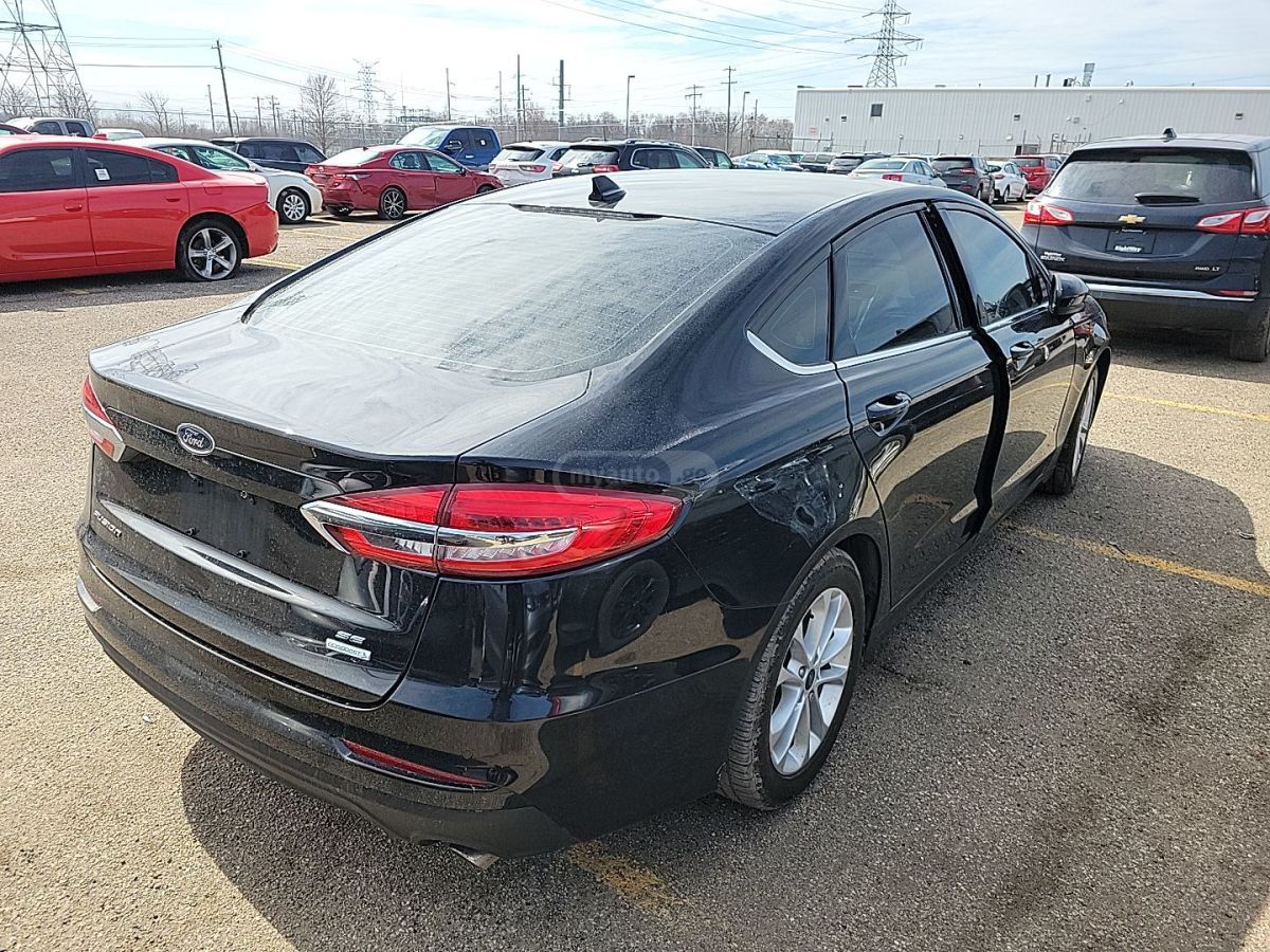 Ford Fusion - фото 3