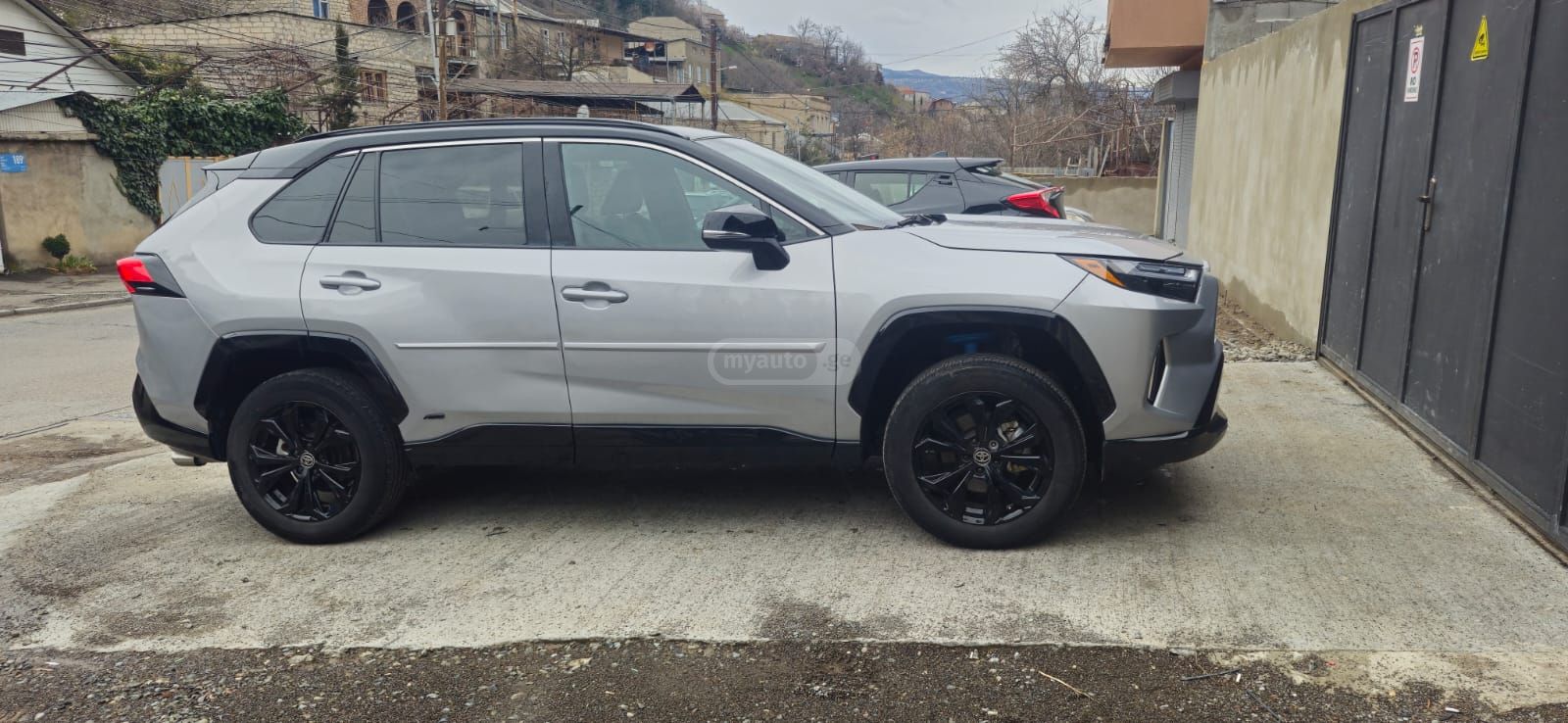 Toyota XSE 4dr All-Wheel Drive CVT — миниатюра 11