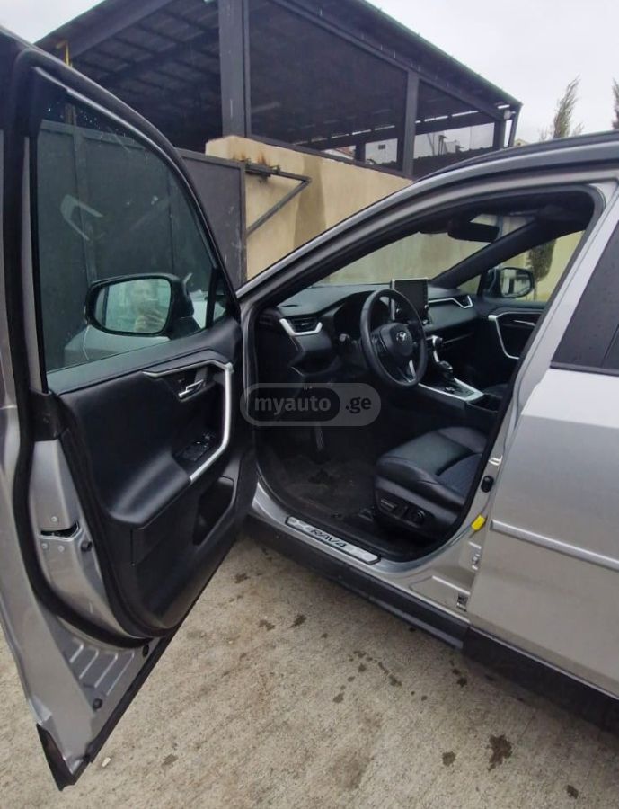 Toyota XSE 4dr All-Wheel Drive CVT — миниатюра 5