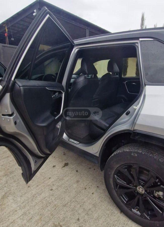 Toyota XSE 4dr All-Wheel Drive CVT — миниатюра 6