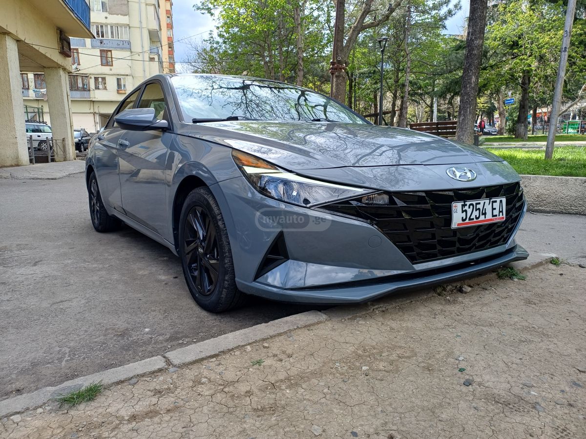 Hyundai Elantra - фото 3