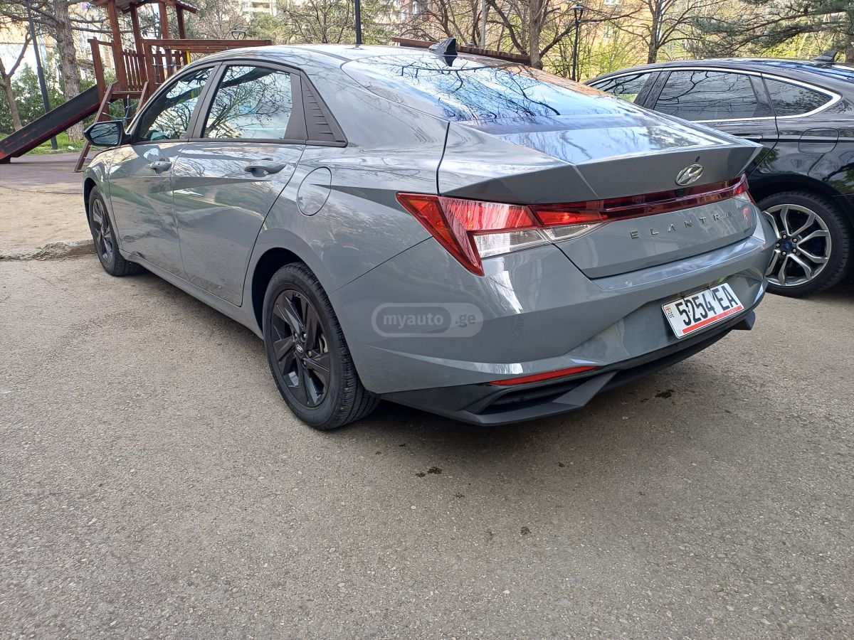 Hyundai Elantra - фото 4