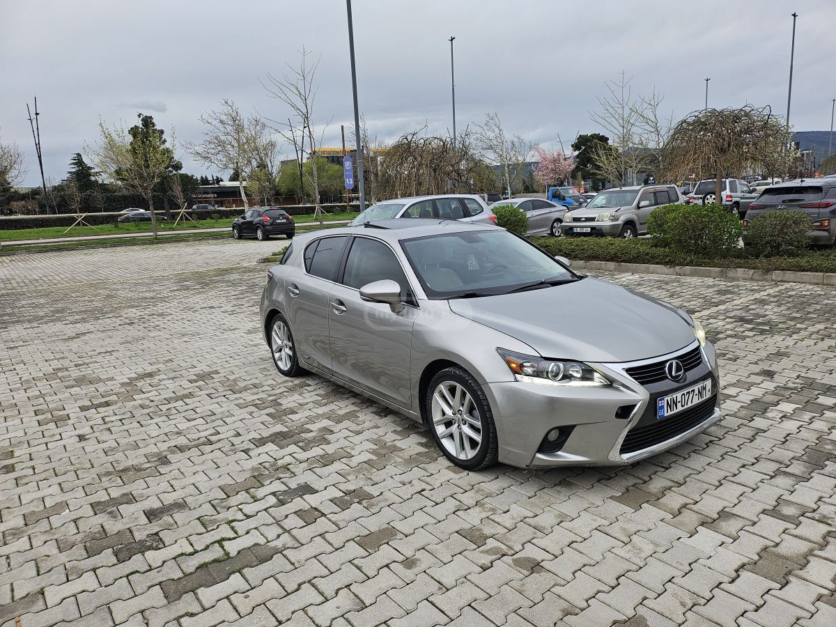 Lexus CT 200 h - фото 1