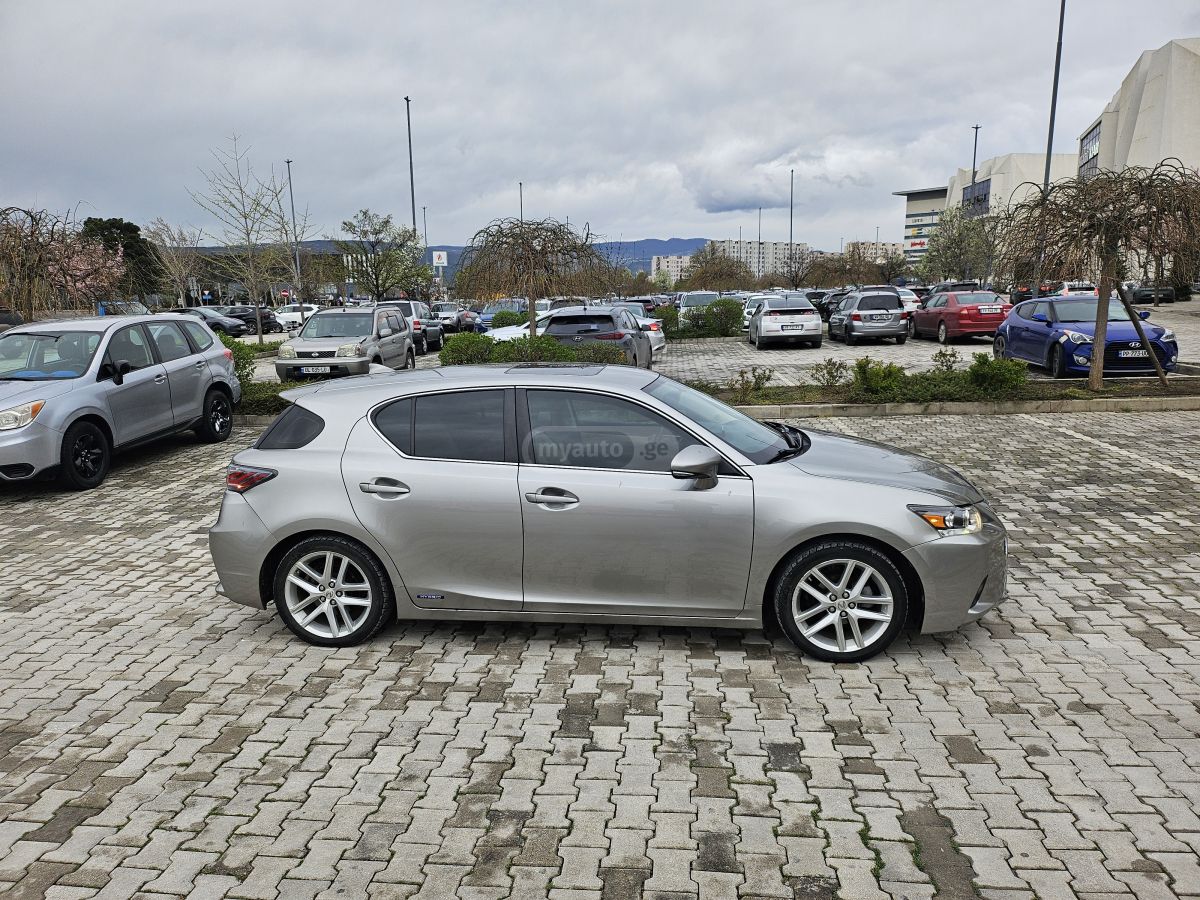Lexus CT 200 h - фото 10
