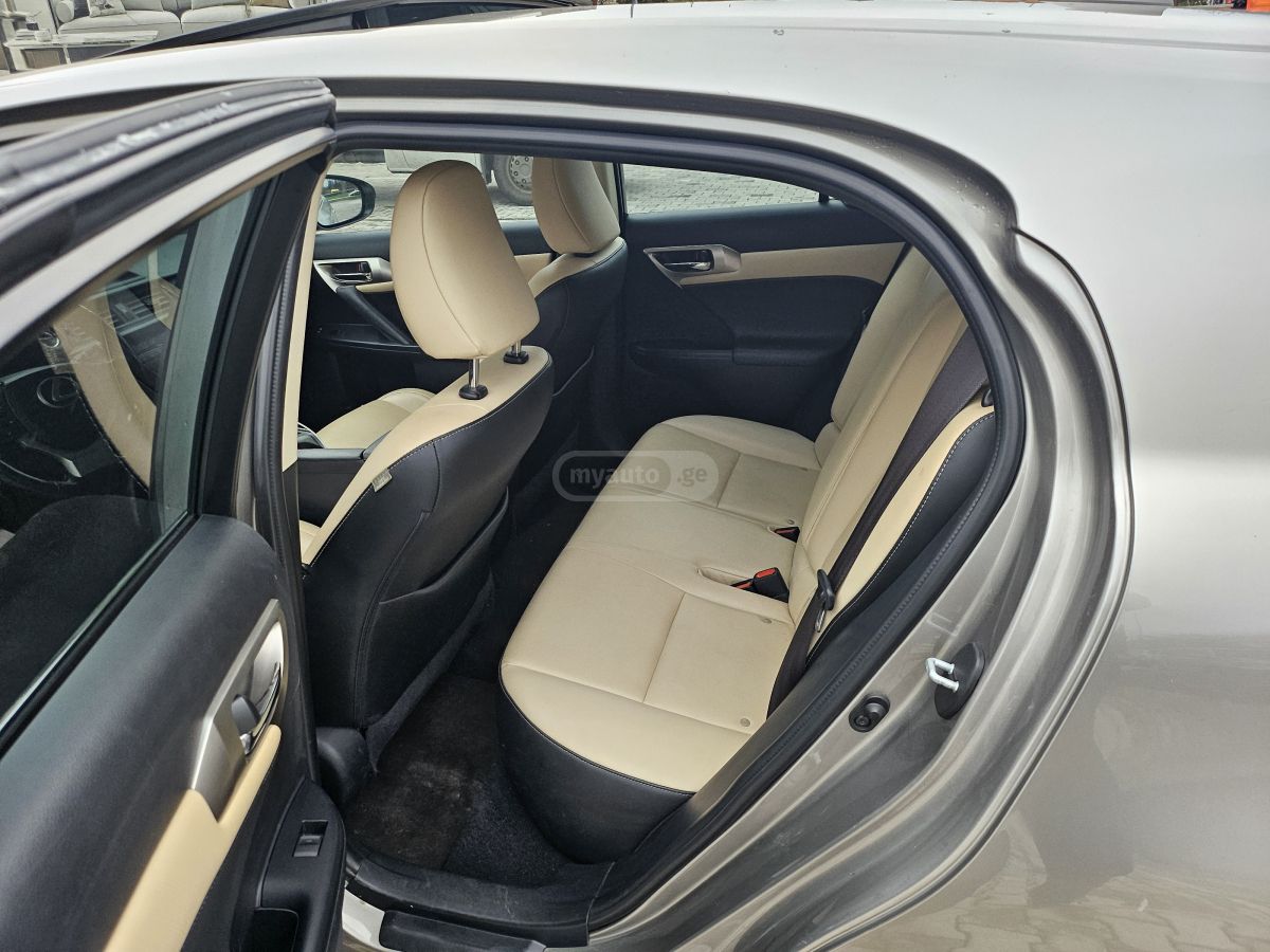 Lexus CT 200 h - фото 7