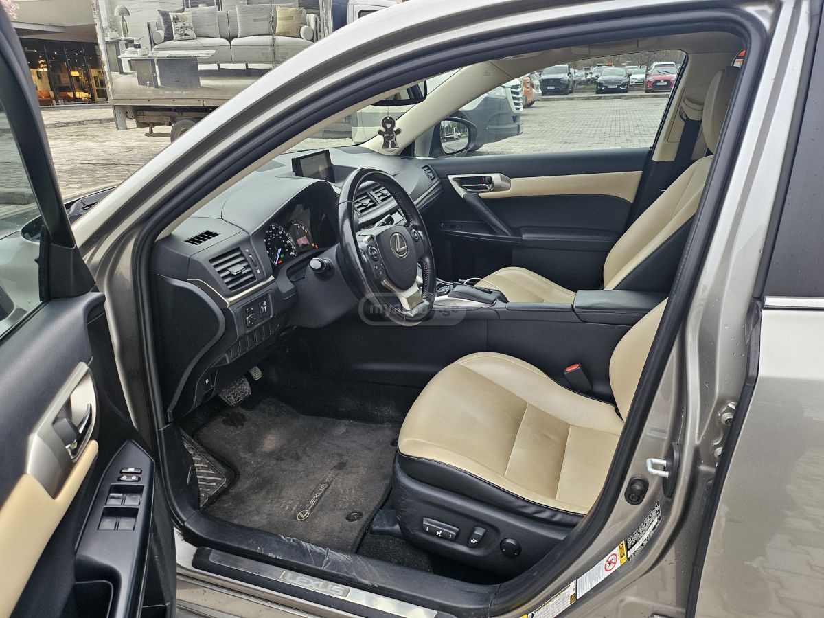 Lexus CT 200 h - фото 8