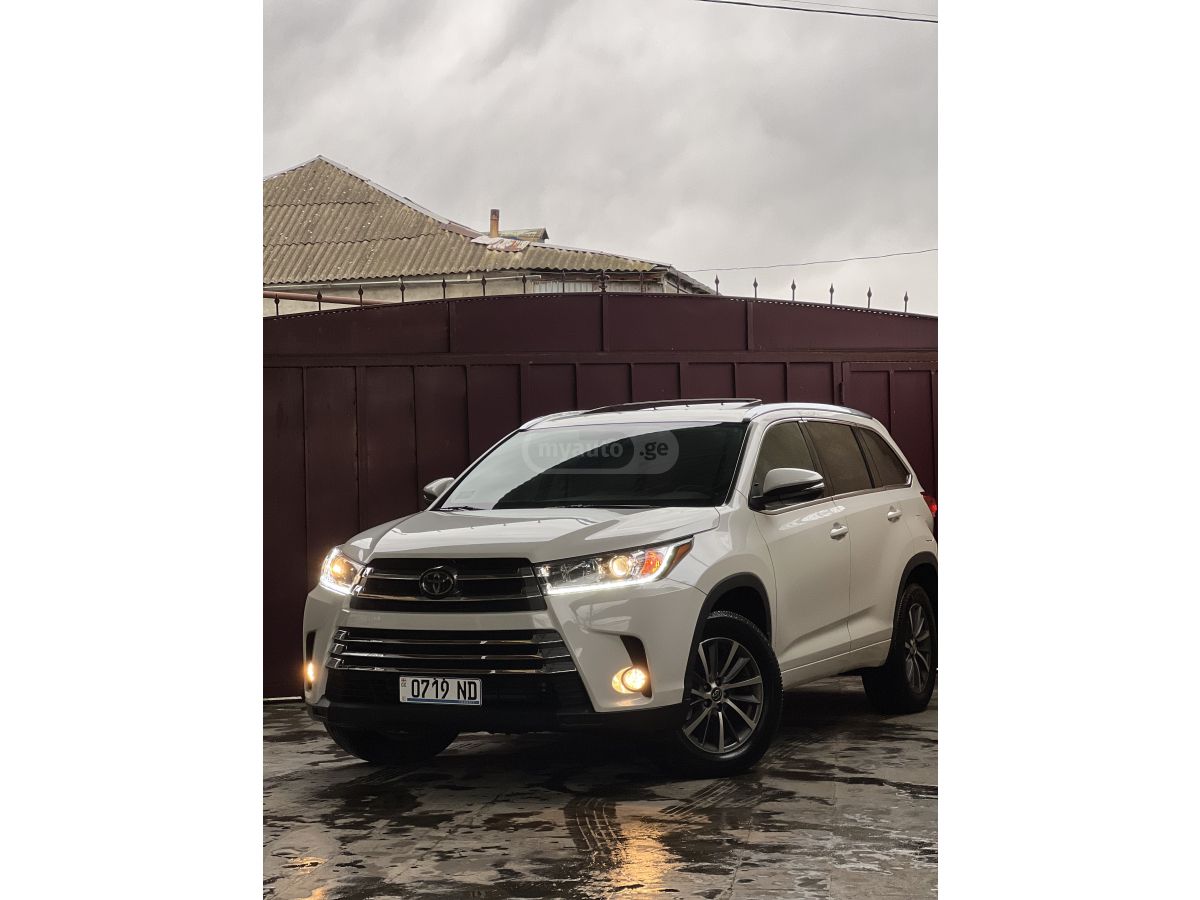 Toyota Highlander - фото 1