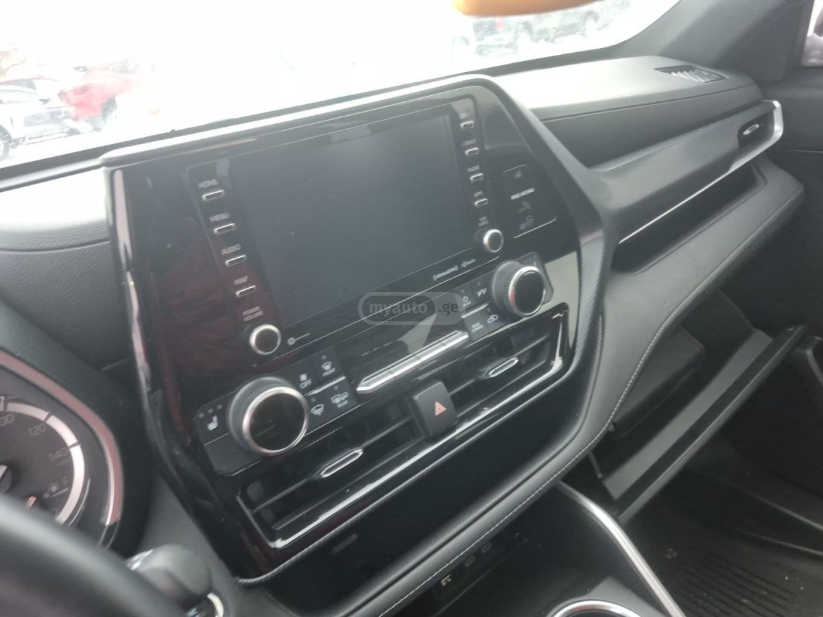 Toyota XSE 4dr All-Wheel Drive Automa — миниатюра 10