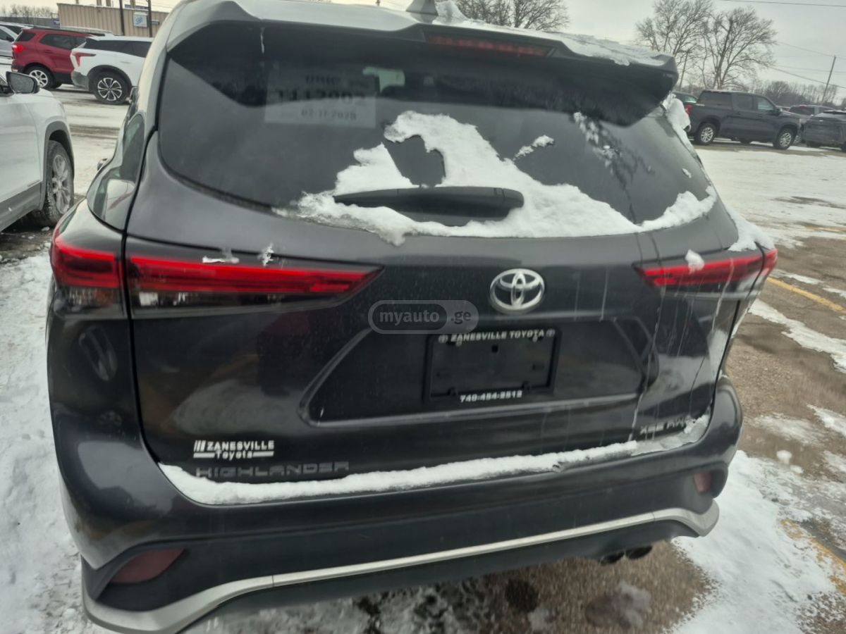 Toyota XSE 4dr All-Wheel Drive Automa — миниатюра 6