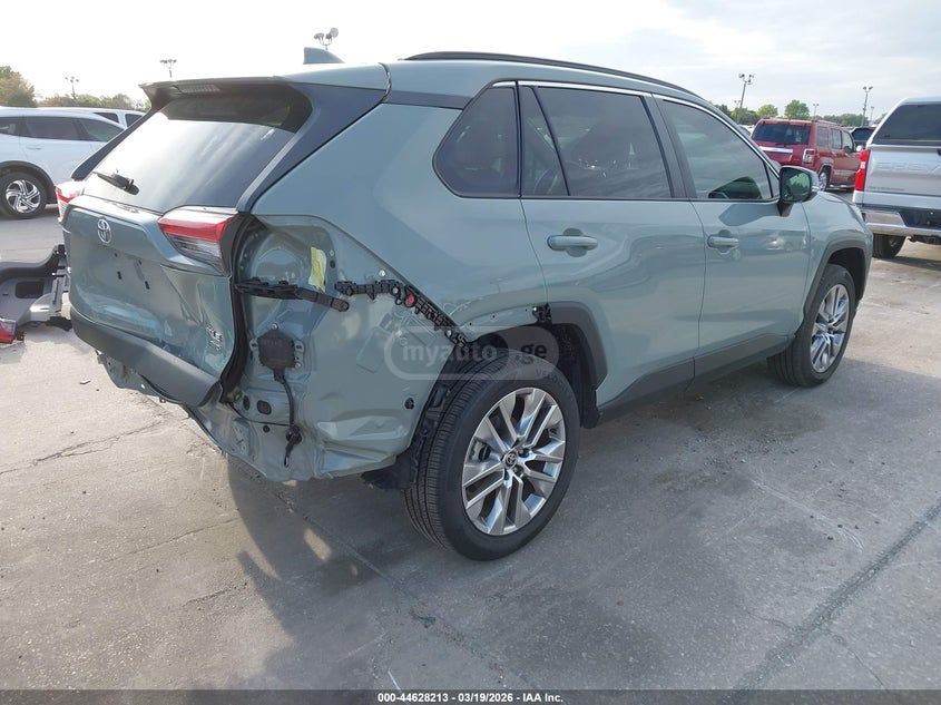 Toyota RAV 4 - фото 4