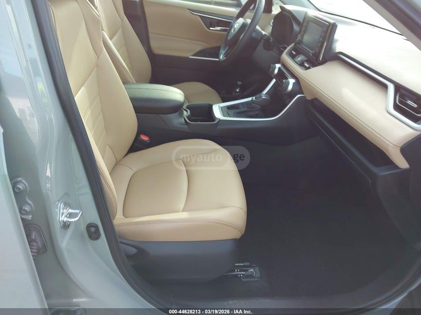 Toyota RAV 4 - фото 5