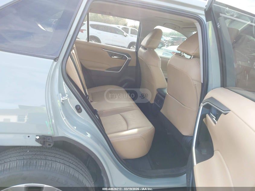 Toyota RAV 4 - фото 8