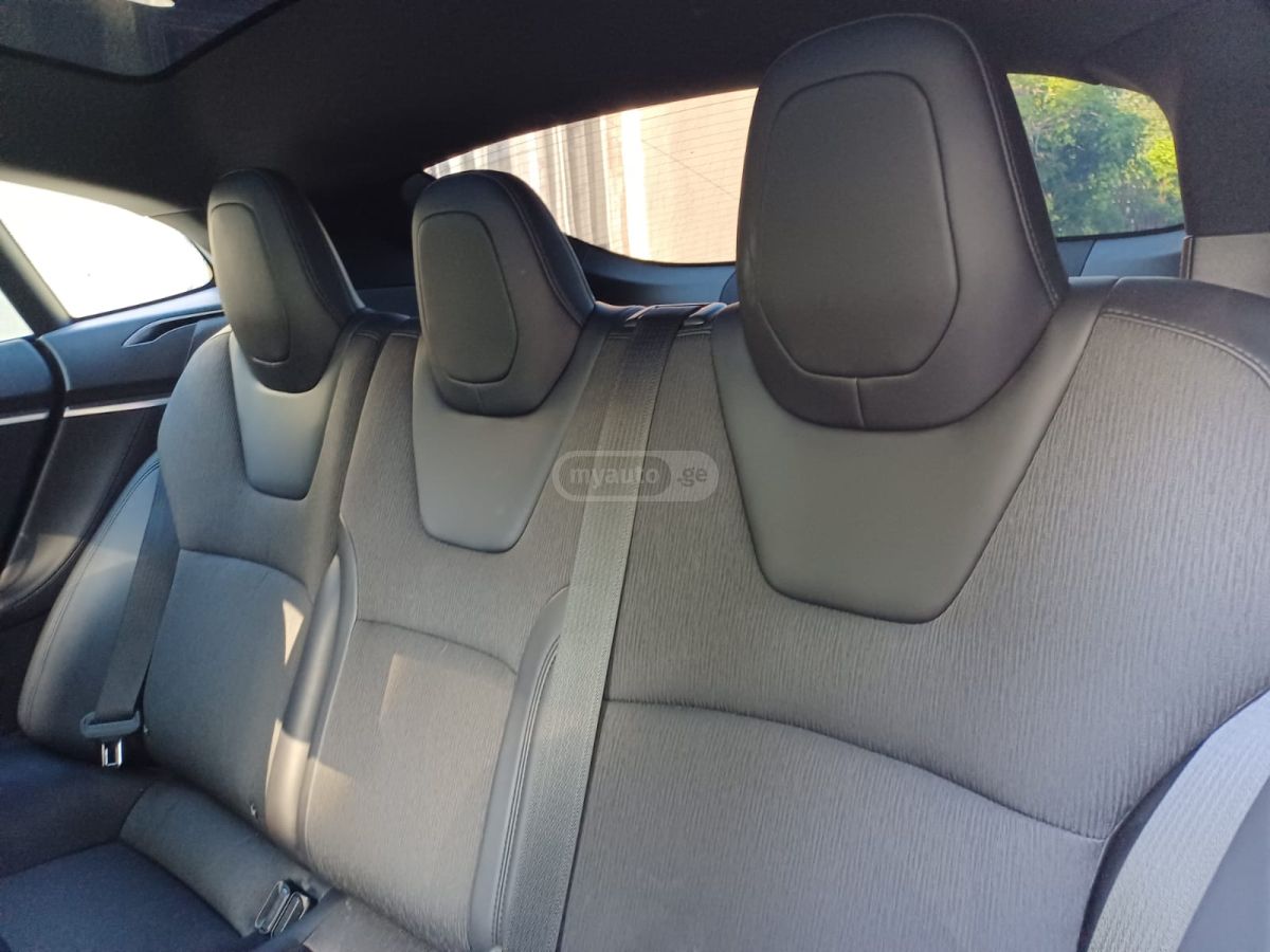 Tesla Model S - фото 8