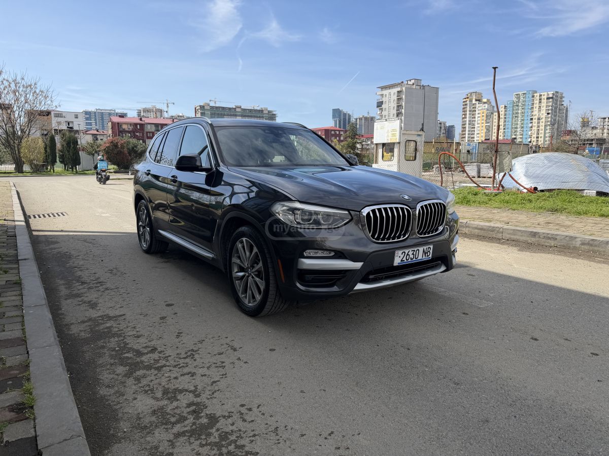 BMW X3 - фото 1