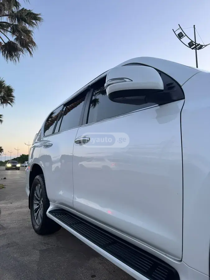 نمای دیگر Lexus Luxury 4dr 4x4 Automatic 2019