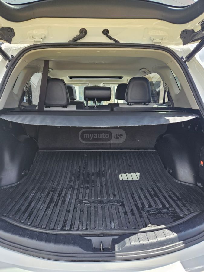 Toyota Rav 4 - фото 7