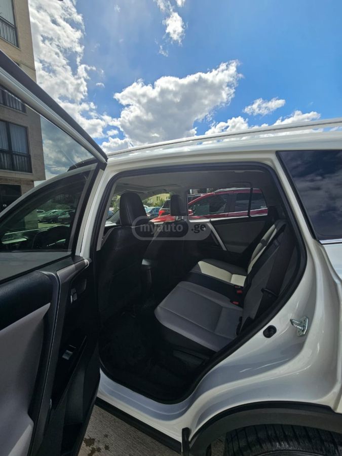 Toyota Rav 4 - фото 9