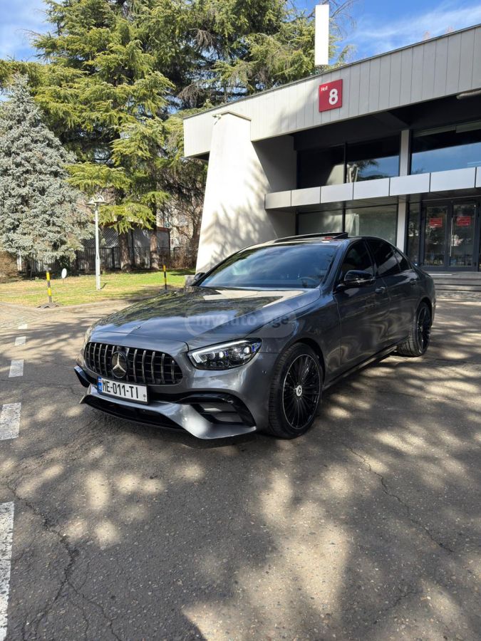 Mercedes-Benz E 220 - фото 1