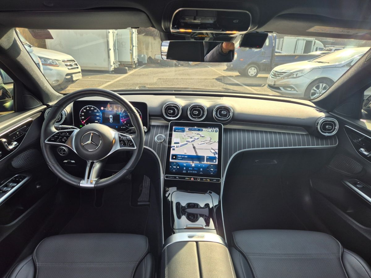 Mercedes-Benz C 200 2023 — миниатюра 9