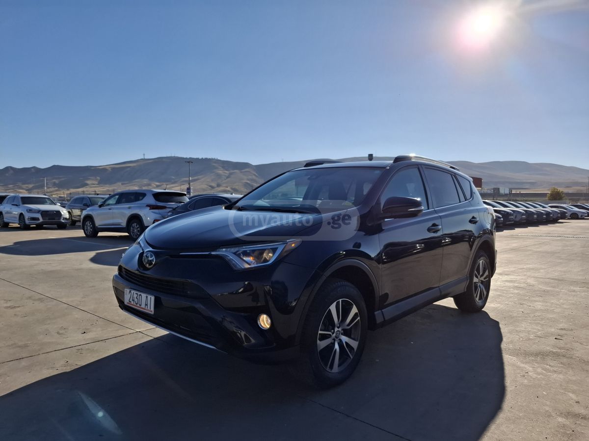 Toyota RAV 4 - фото 1