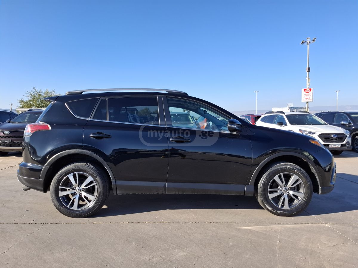 Toyota RAV 4 - фото 6