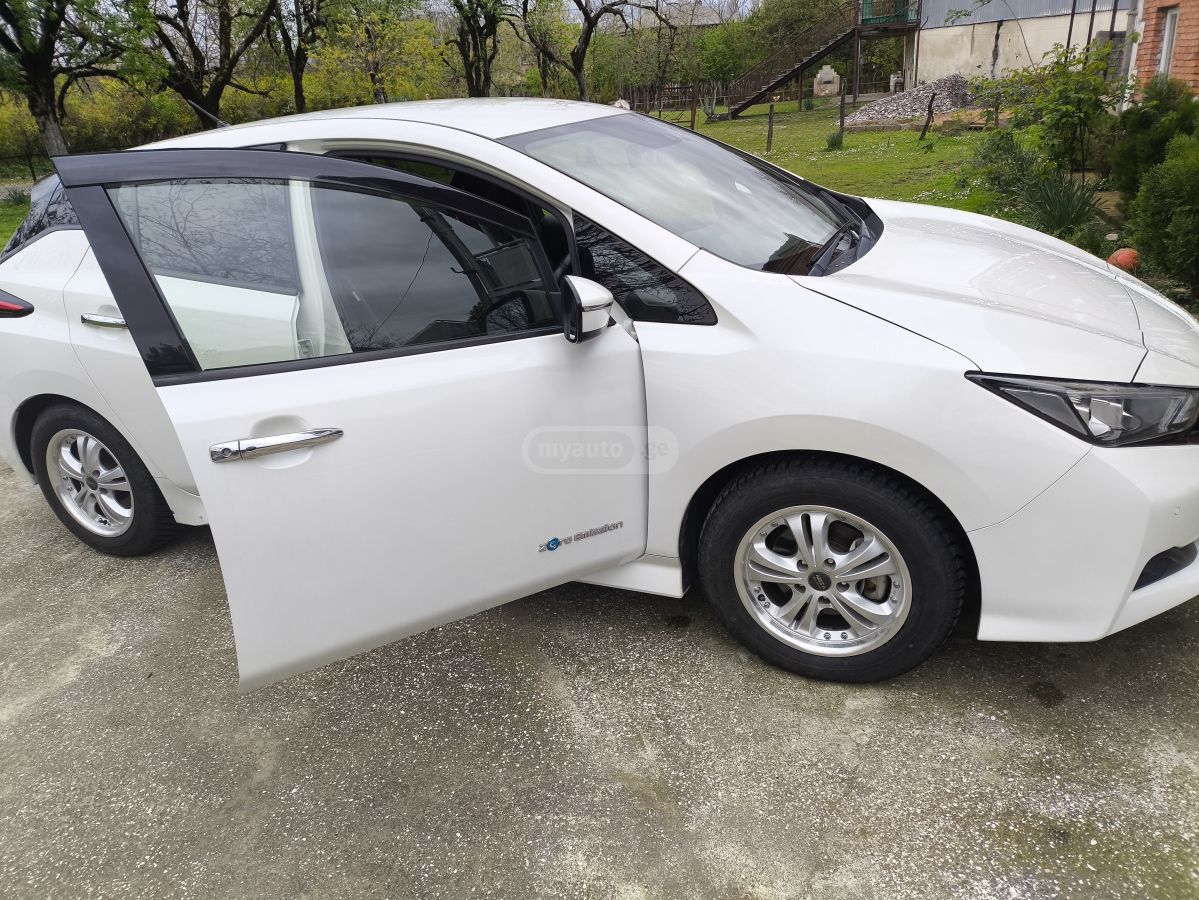 Nissan Leaf - фото 2