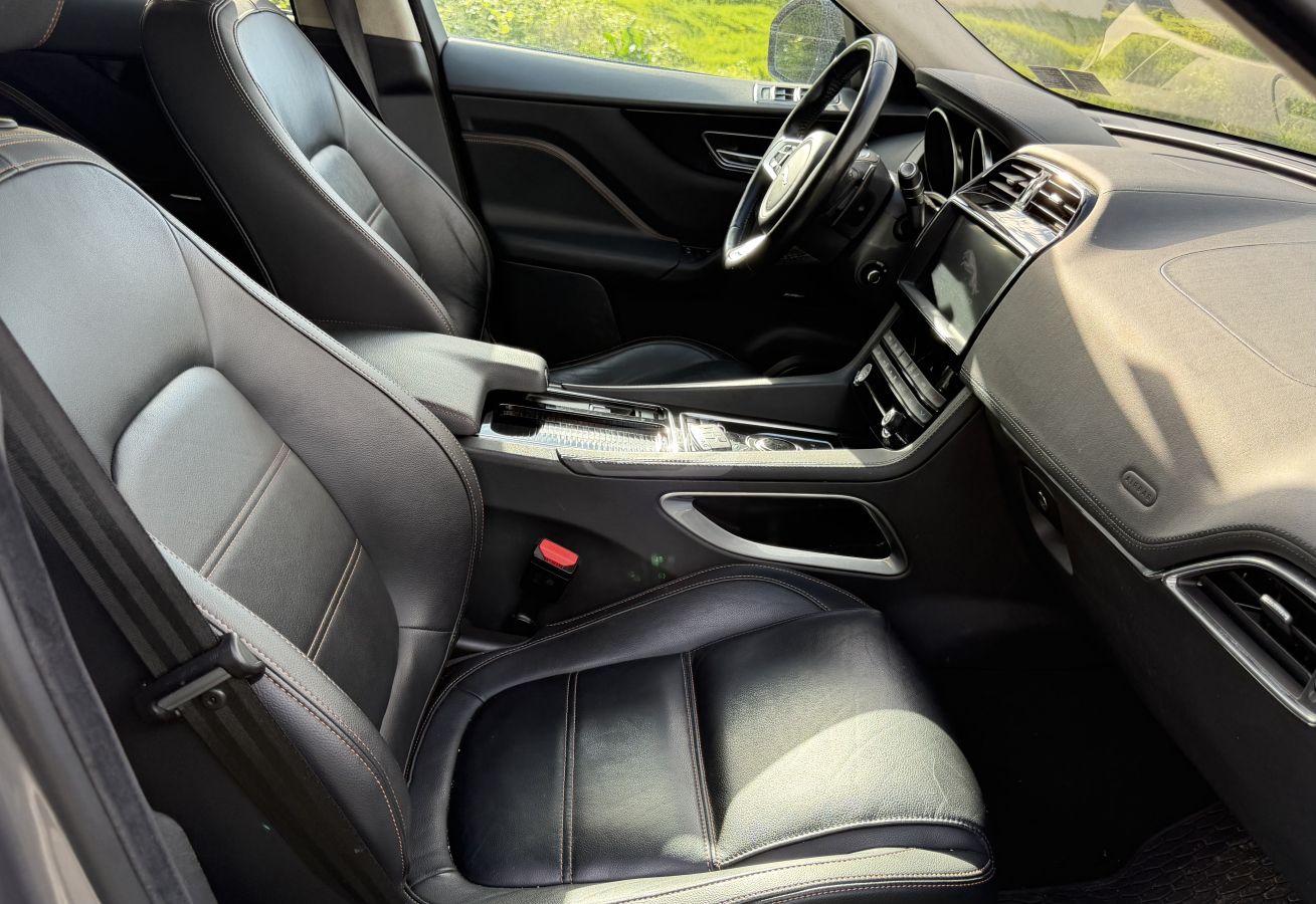 Jaguar F-Pace - фото 10