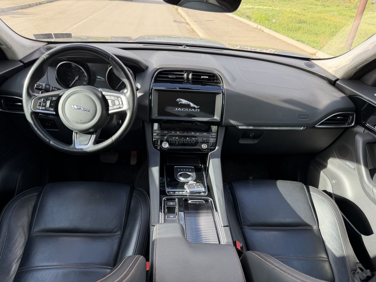 Jaguar F-Pace - фото 9