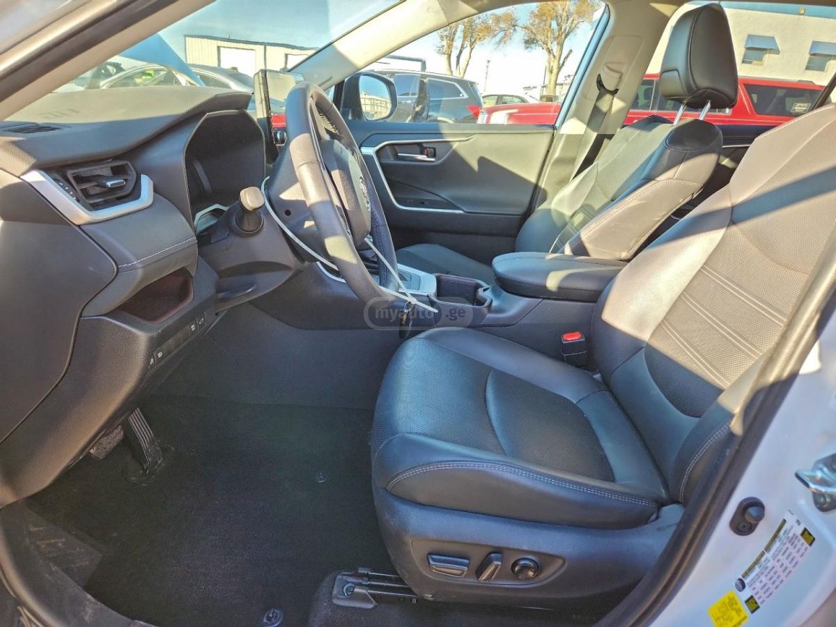 Toyota RAV 4 - фото 7