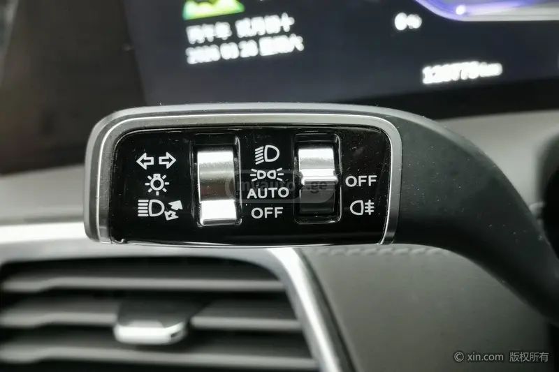 Hongqi E-HS9 - фото 11