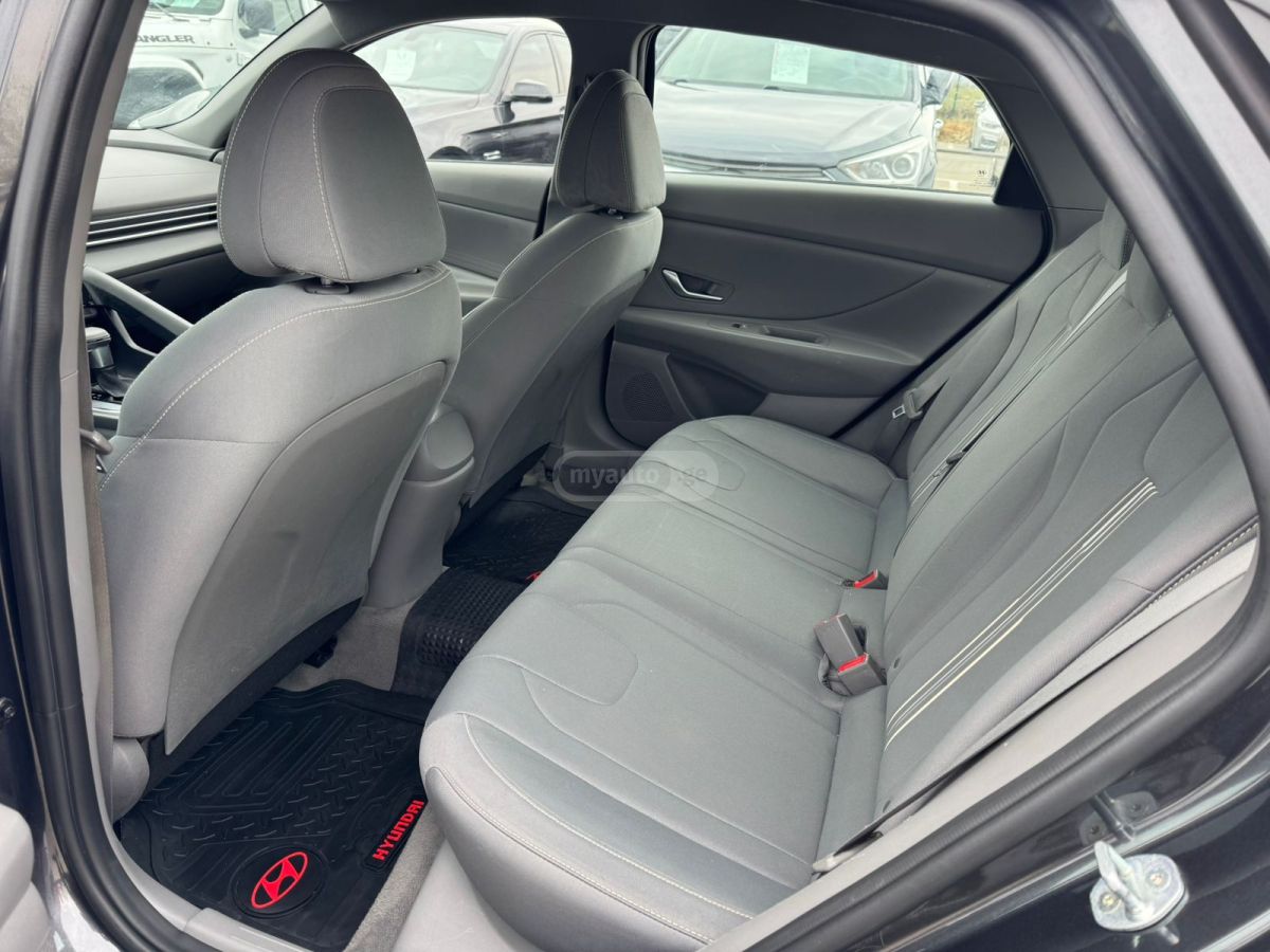 Hyundai Elantra - фото 8