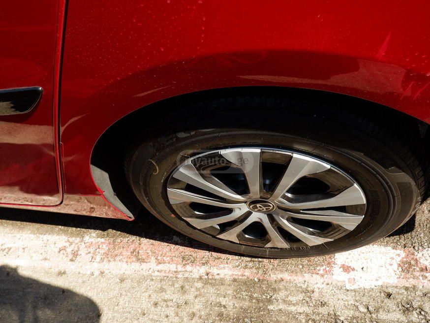 Toyota Limited 5dr Hatchback CVT — миниатюра 15