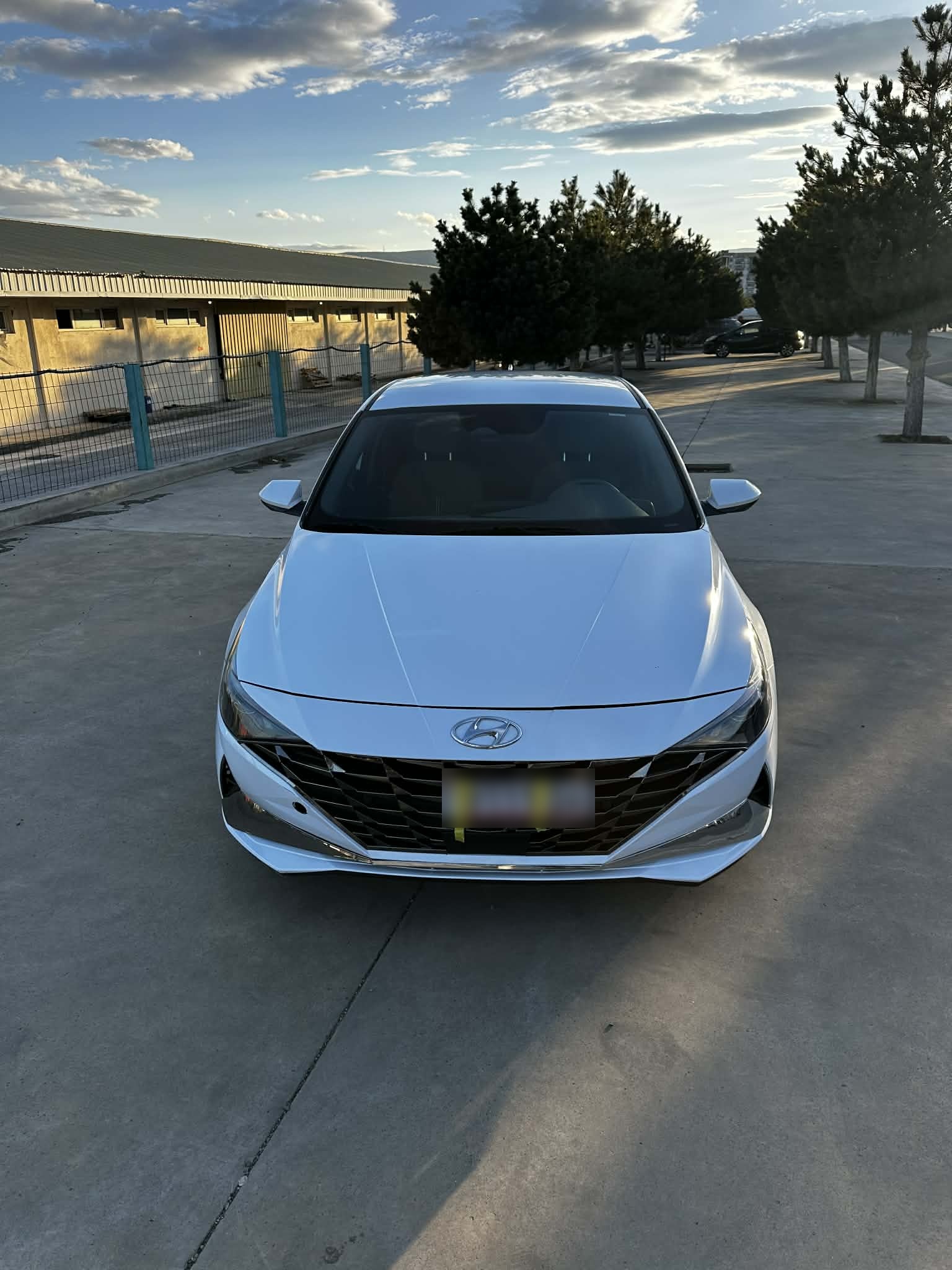 Hyundai Elantra - фото 2