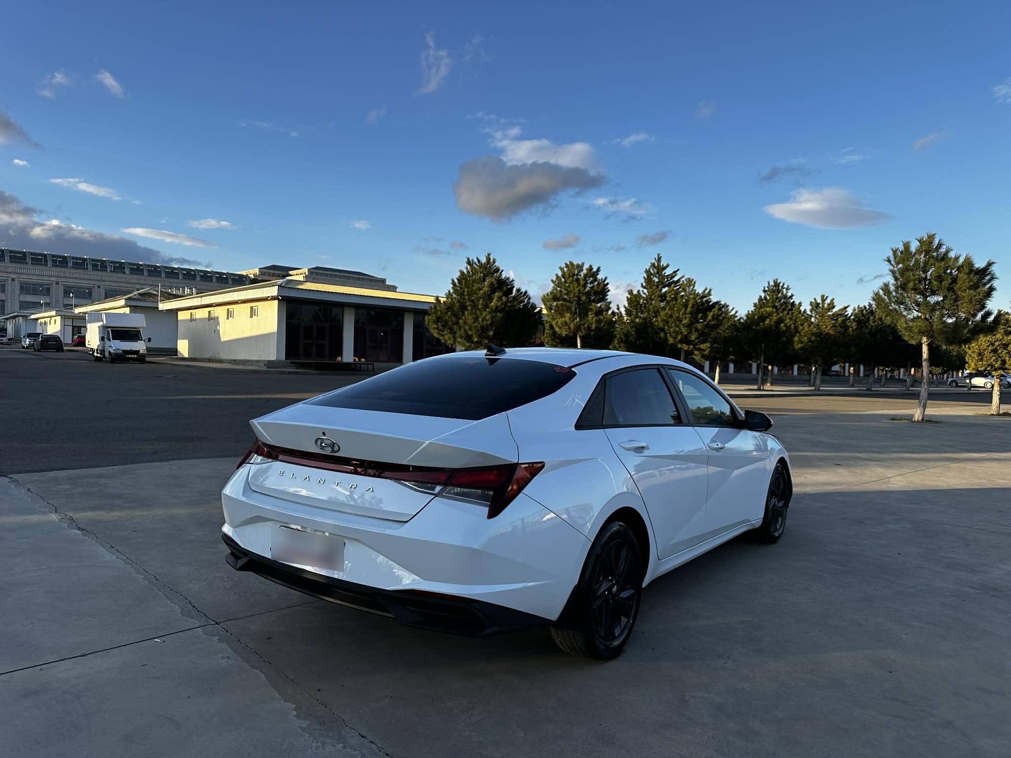 Hyundai Elantra - фото 3