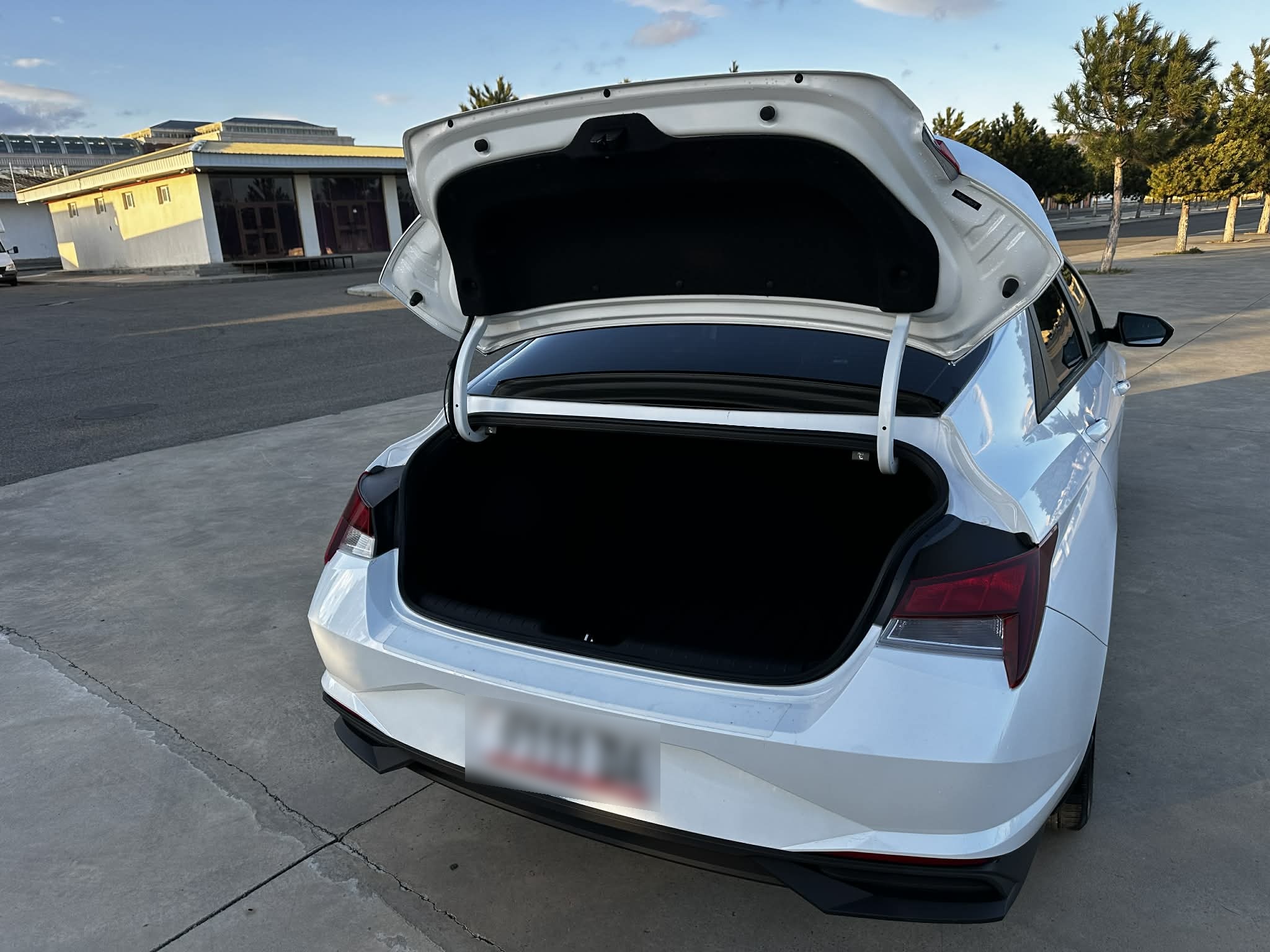 Hyundai Elantra - фото 8